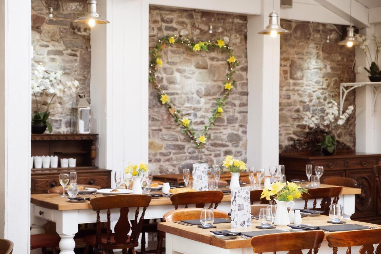 Kings Arms Hotel Abergavenny Eksteriør bilde