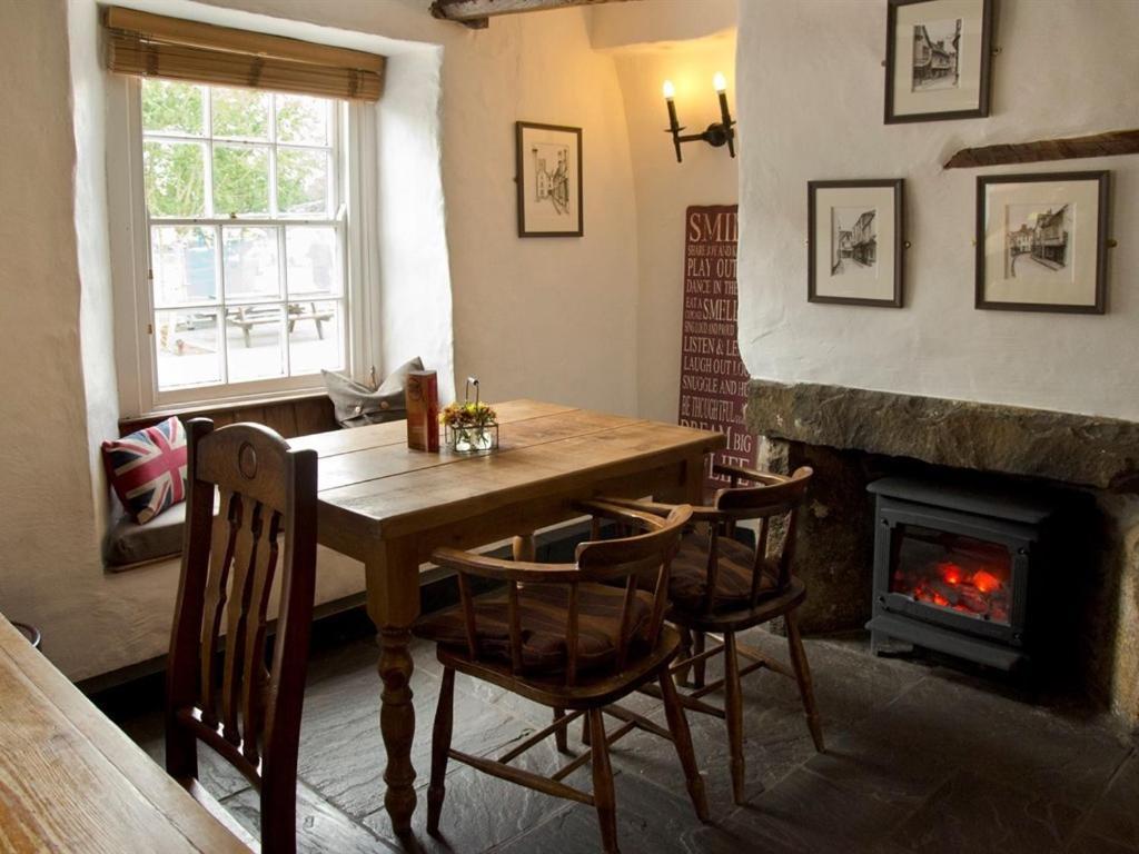 Kings Arms Hotel Abergavenny Eksteriør bilde